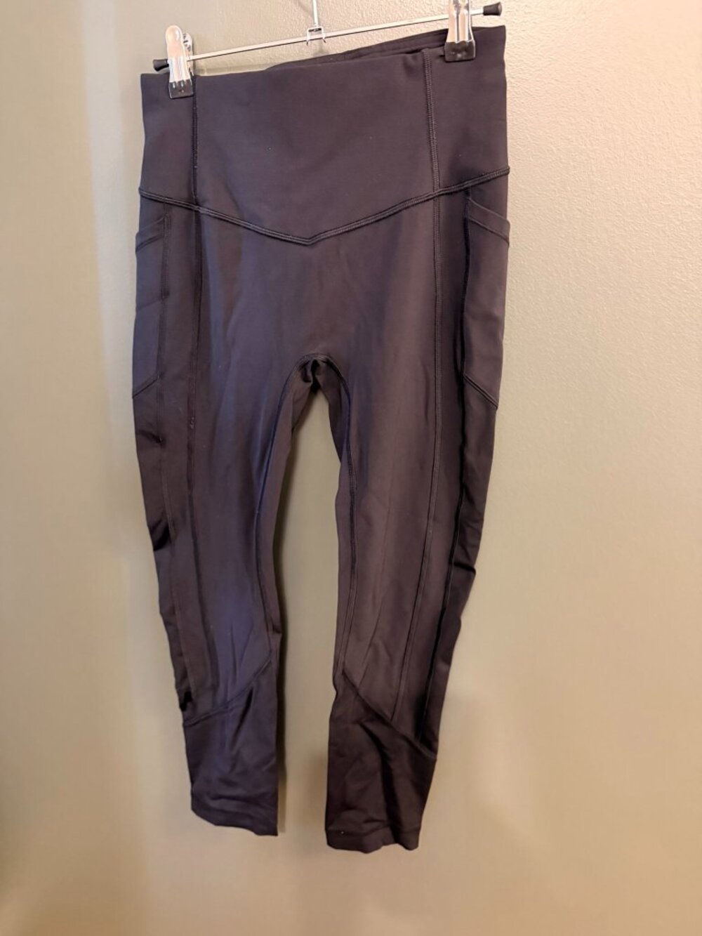 Lululemon Black Crop Leggings Side Pockets Women (8)